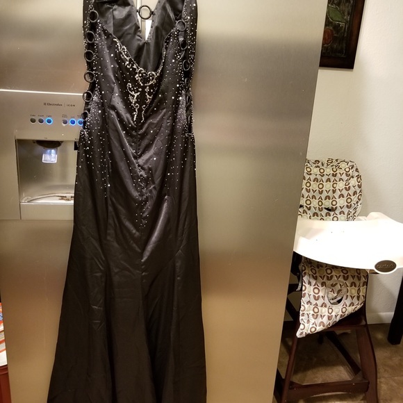 Black elegant night gown size 8 - Picture 3 of 5